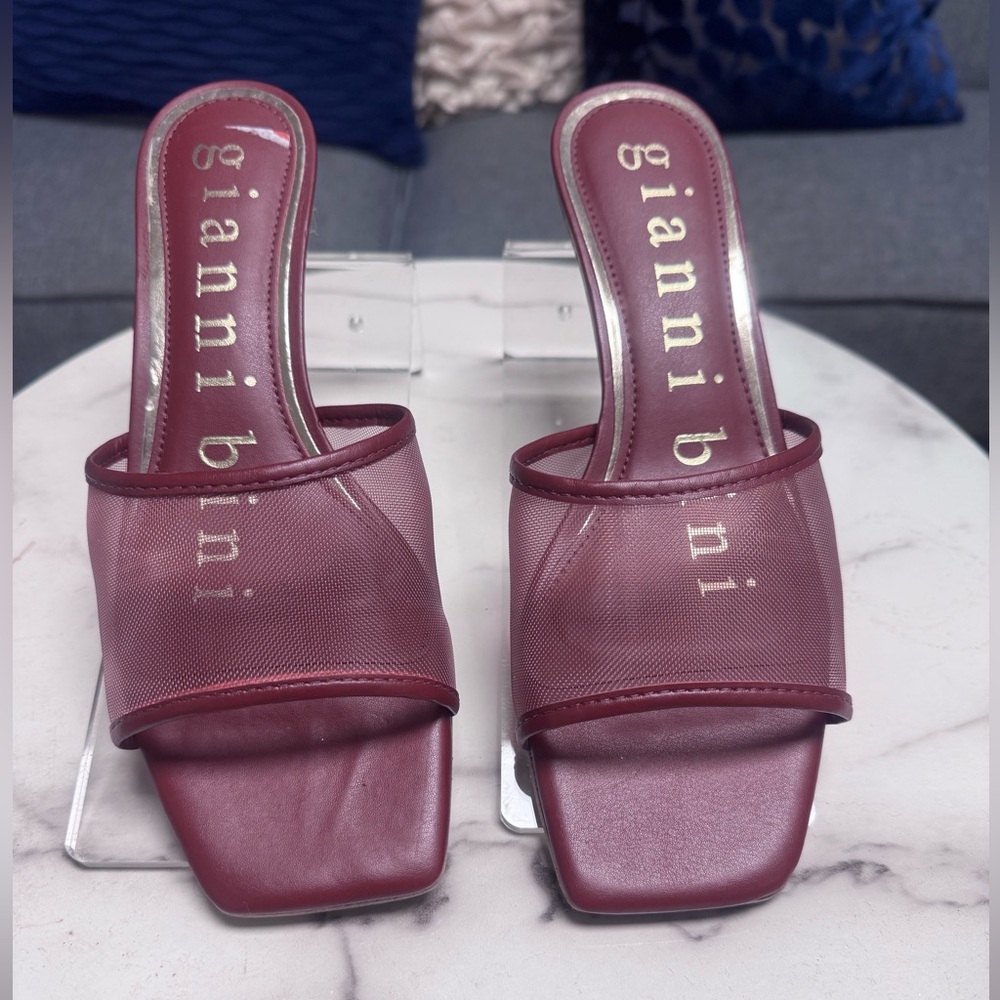 NWOT Gianni Bini Burgundy/Wine Mesh Square store Kitten Heel
